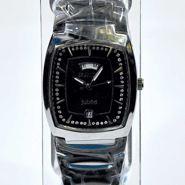 montre-en-acier-inoxydable-de-marque-rada-jubilé-dans-son-boitier