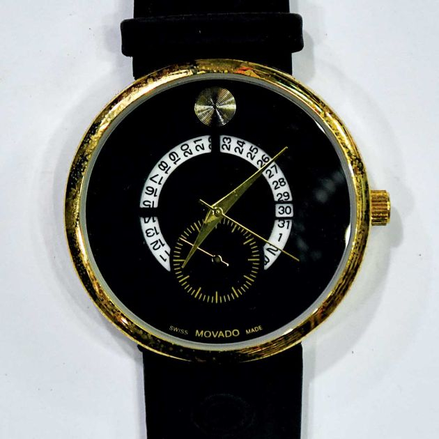 montre-de-marque-movado-en-simili-cuir-couleur-noir-dans-son-boitier