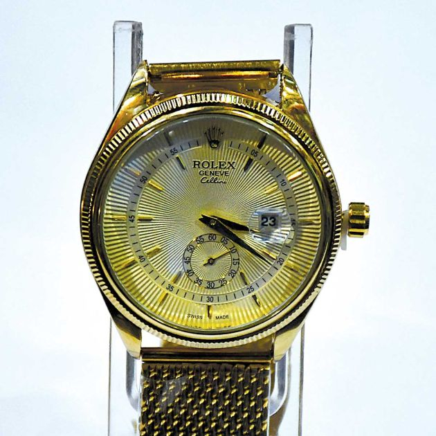 montre-en-acier-inoxydable---rolex---or-dans-son-boitier