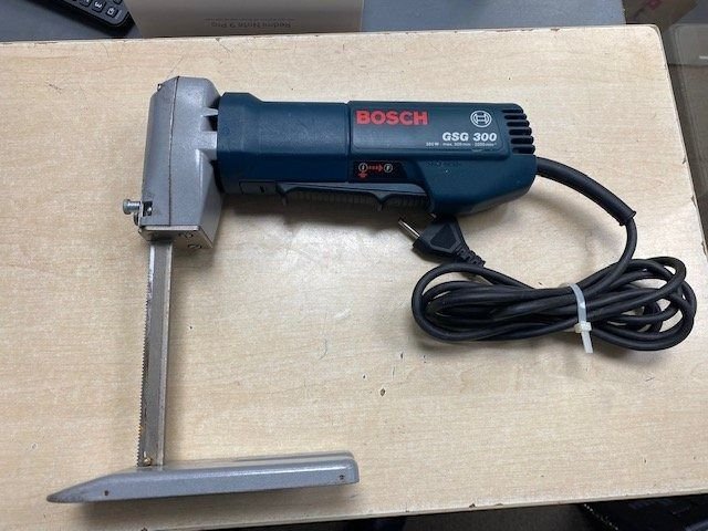 bosch-professional-gsg-300---scie-mousse-filaire---350-w---6-mois