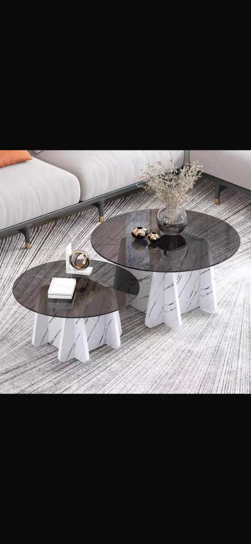 table-basse----de-verre-transparent-avec-un-autre-de-plus-petite-taille